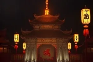 《远山诊所》封面，雨季诊所与夜间出诊灯